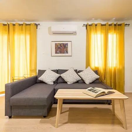 Downtown Urban Flat For 4 People In Plaka Apartment Athens