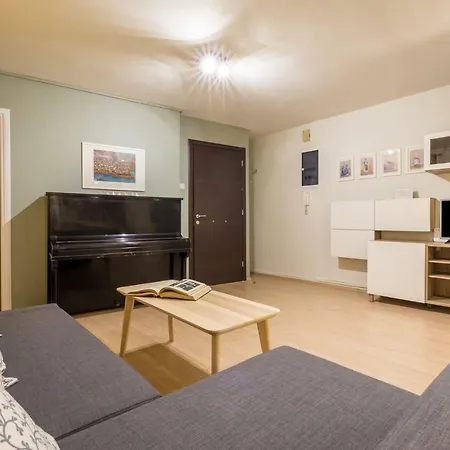 Downtown Urban Flat For 4 People In Plaka *