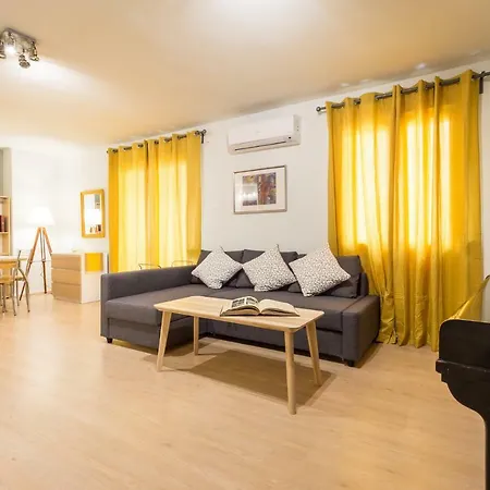 Downtown Urban Flat For 4 People In Plaka Apartment Athens