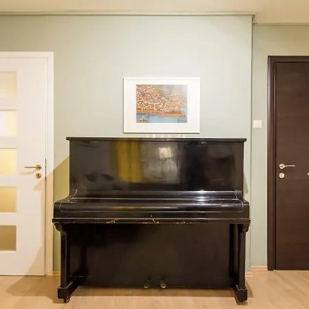 Downtown Urban Flat For 4 People In Plaka Apartment