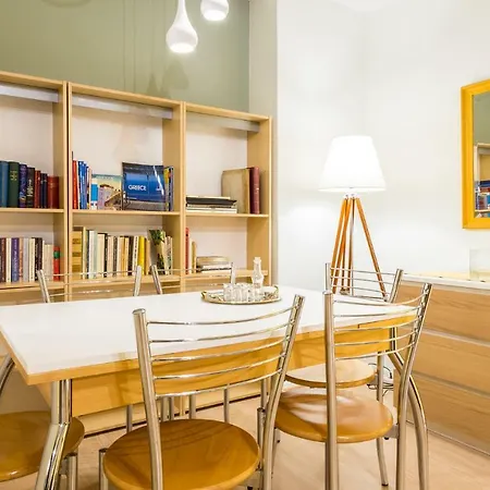 Downtown Urban Flat For 4 People In Plaka Apartment